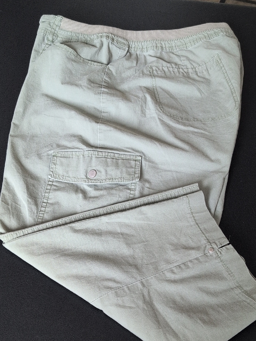 Chico's Sage Green Capri Pants